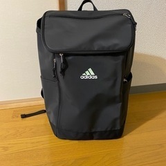 adidas スクエアリュック　30L