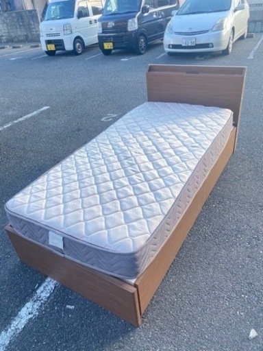 シングルベッドとマットレス