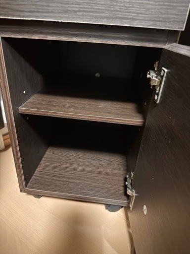 美品　デスク、チェア、テレビ付き！