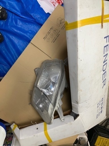 プロボックス左のヘッドライト、フェンダー