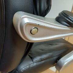 ゲーミングチェア風の椅子の画像