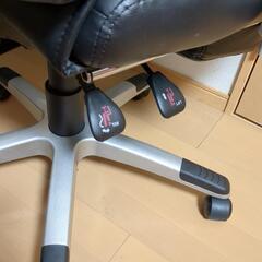 ゲーミングチェア風の椅子の画像