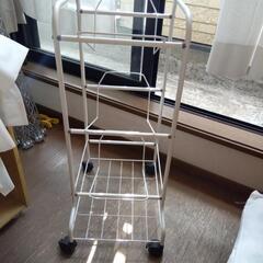 3段のゴミ箱の骨組み