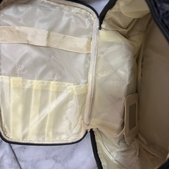 メイクポーチなどに2色ありますの画像