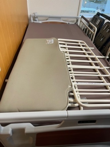 値下げしました！LUNDAL 介護用ベッド3モーター美品です。