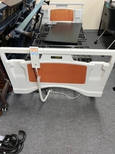 LUNDAL 3モーター介護ベッド　美品です。値下げ！