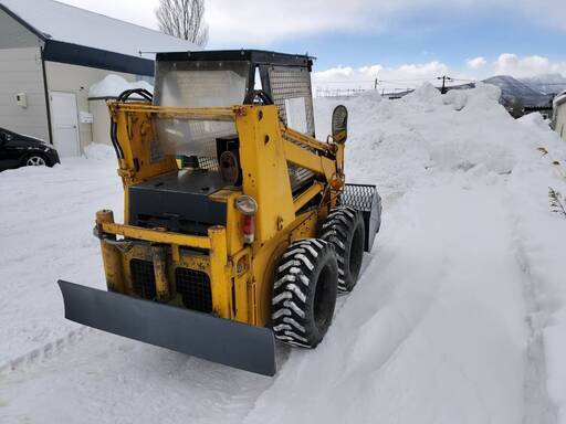 ボブキャット（スキッドステアローダー）を除雪車両として活用