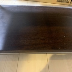 キャスター付きの棚の画像