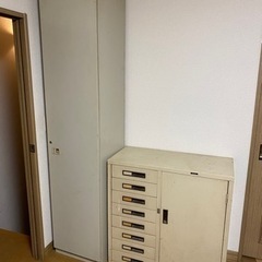 収納　物置　本棚　鉄製　二台の画像