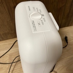 受け渡し調整中未使用アイリスオーヤマ ヒーター セラミックファンヒーター 人感センサー付き 節電 省エネ 1200W 2段階温度調整 転倒オフ機能 速暖 小型 コンパクト 切り忘れ防止 JCH-127D-W ホワイトの画像