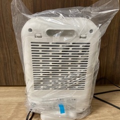 受け渡し調整中未使用アイリスオーヤマ ヒーター セラミックファンヒーター 人感センサー付き 節電 省エネ 1200W 2段階温度調整 転倒オフ機能 速暖 小型 コンパクト 切り忘れ防止 JCH-127D-W ホワイトの画像