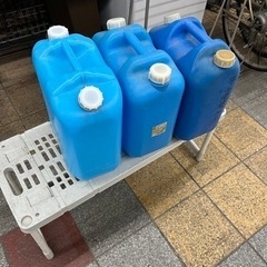 灯油　缶　３つ