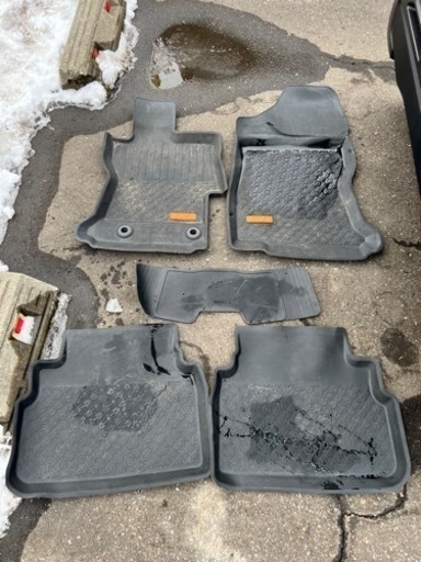 スバル　ラバーフロアマット