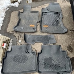 スバル　ラバーフロアマット