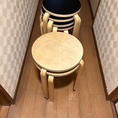 スツール（IKEA製2脚、ニトリ製4脚）