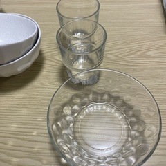 食器とコップの画像