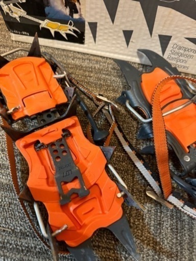PETZL 12本爪　両コバ用　アイゼン　ケース付き