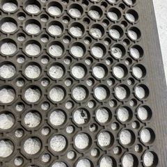 ゴムマット 有孔 屋内外の滑り止めマット マット穴あき ゴムマット 厨房 150 x 90cm 業務用玄関マット 排水マット ゴム ドアマットの画像