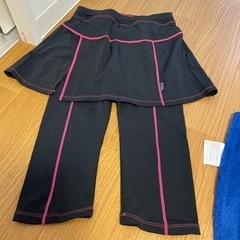 スポーツウェア？水着？