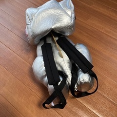 デカい怪獣リュックの画像
