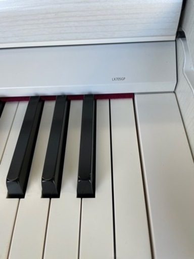中古美品、木製鍵盤 珍しい白いRoland LX705-GPSR 2018年製 　Roland LX705GP 島村楽器モデル
