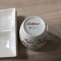 お皿とマグカップの画像