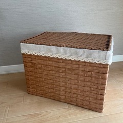 カントリー調 蓋付きバスケット