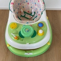 ベビーウォーカーとバンボとオムツのセット