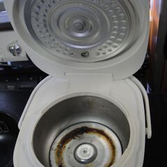 セールで通常特価8.778円より2.000円引きの6.778円!　SHARP　シャープ　2019年製　3合炊き　KS-CF05A　炊飯ジャーの画像