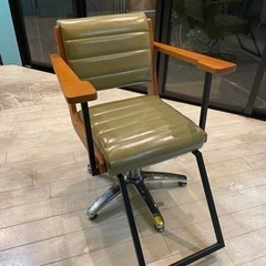 美容室　セットチェアーの画像