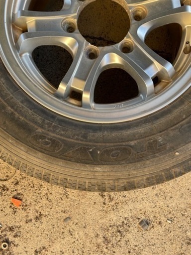 TOYOスタッドレスタイヤ　195/80R15 107/105L