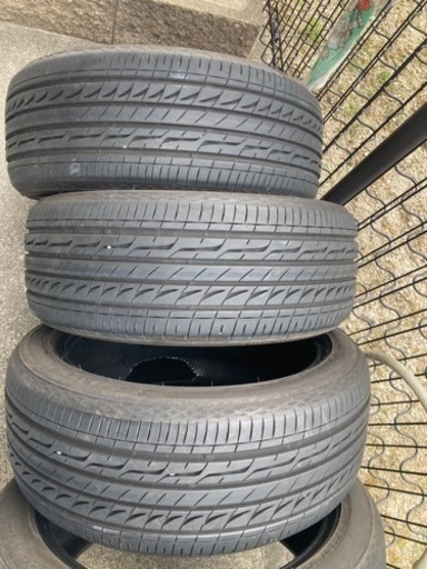 商談中　ブリジストン  レグノ215/45-17極溝中古GR-X1×3,GR-XT×1プリウス30など