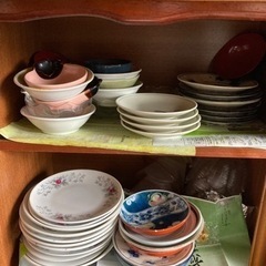 お皿や器など陶器類　1個50円から100円の画像