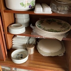 お皿や器など陶器類　1個50円から100円の画像