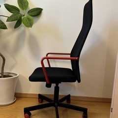 値下げします【IKEA】ゲーミングチェア 黒/赤 美品の画像