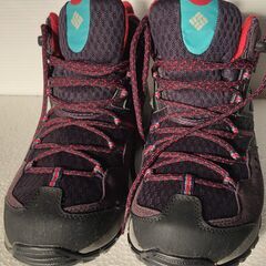 値下げ）女性用トレッキングブーツ 24.5cm Columbia...