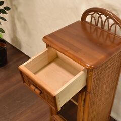 【ヤ取終了6/6】≪zyt1283ジ≫ 電話台 花台 ガラス扉付き ラタン製？籐家具？ 幅34.5cm 高さ88.5cm キャビネット/レトロ/インテリア 50917-04の画像