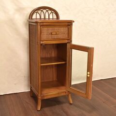 【ヤ取終了6/6】≪zyt1283ジ≫ 電話台 花台 ガラス扉付き ラタン製？籐家具？ 幅34.5cm 高さ88.5cm キャビネット/レトロ/インテリア 50917-04の画像