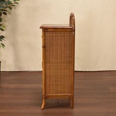 【ヤ取終了6/6】≪zyt1283ジ≫ 電話台 花台 ガラス扉付き ラタン製？籐家具？ 幅34.5cm 高さ88.5cm キャビネット/レトロ/インテリア 50917-04の画像