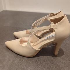 パンプス白色　の画像