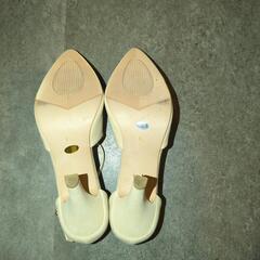 パンプス白色　の画像