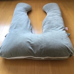 U字型 抱き枕 グレーの画像
