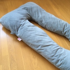 U字型 抱き枕 グレーの画像