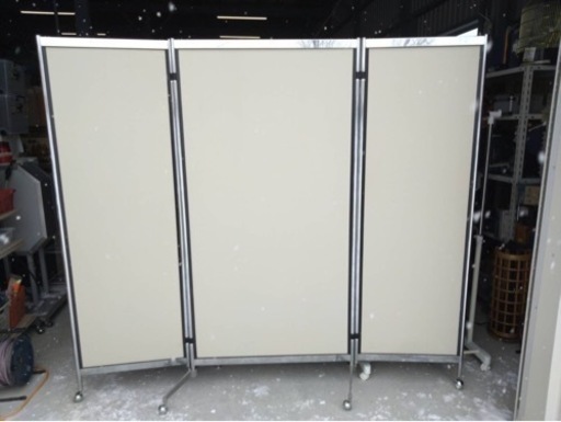● 三つ折り パーテーション H1830  W900～2070mm 間仕切り 衝立 キャスター付き 簡易 設置 オフィス  商談 イベント 展示会 会場 などに！  中古品 ③