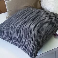 セール中につき、通常特価2,178円より半額の1,089円!　ACTUS　アクタス　クッション　クッションカバー付き　43×43　ブラウン　の画像