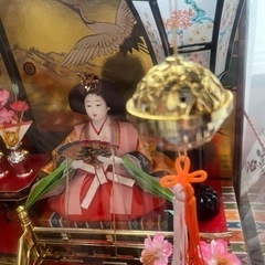 雛人形ガラスケース入りの画像