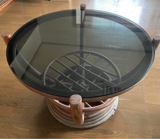 ハワイアン家具　ガラステーブル