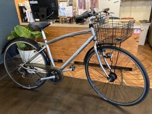 【momentum iNeed前後タイヤ・チューブ新品！】LEDオートライト　6段変速　700×28cシティクロス　シルバー