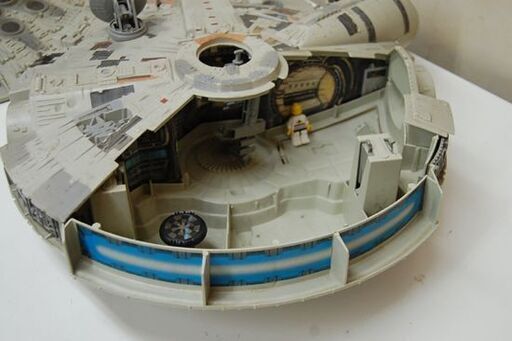 ジャンク扱い スターウォーズ ミレニアムファルコン号 全長52cm 欠品あり フィギュア 玩具 おもちゃ 宇宙船 STAR WARS 