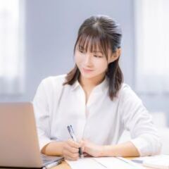 【老舗ベーカリー企業本社】＼高時給2000円｜土日祝休み／給与計...